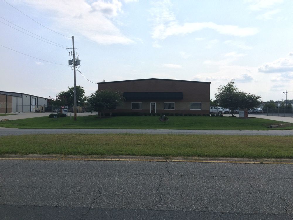 Industrial For Lease: 4904 Hazel Jones Rd, Bossier City, LA 71111